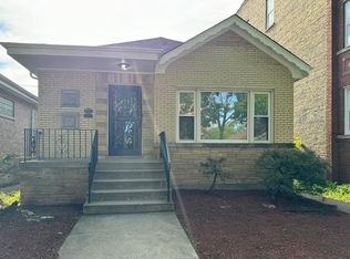 8132 S Kingston Ave, Chicago, IL 60617