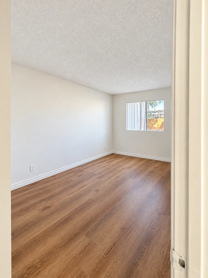 Woodman Apartments — Photo 2