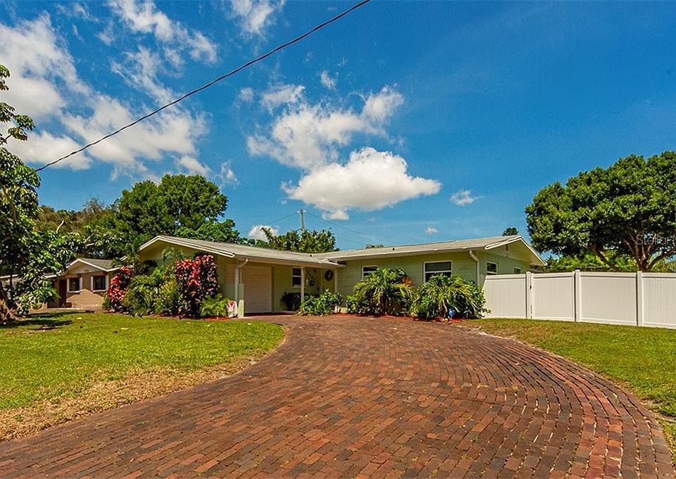 1st image of 3901 Porpoise Dr SE
