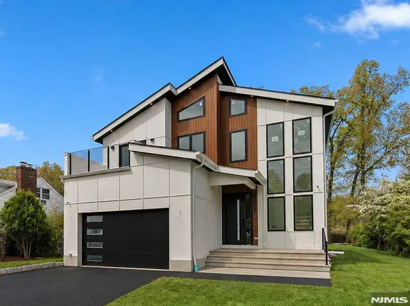 52 Congressional Parkway, Livingston, NJ 07039
