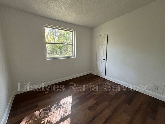 3rd image of 1656 Winthrop St