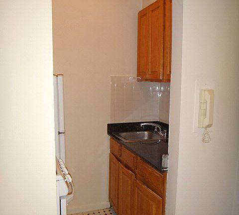 4th image of 520 E 84th St APT 2K