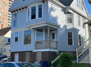 1823 E Windsor Pl, Milwaukee, WI 53202