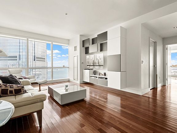 4th image of 77 Hudson St #Penthouse 4806
