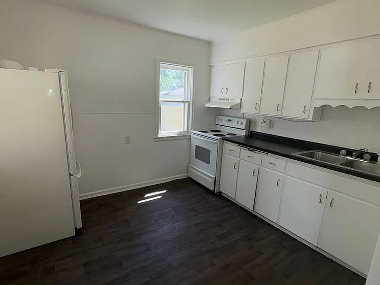 307 Center St — Photo 5