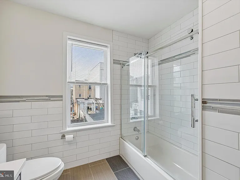 2042 E Huntingdon St — Photo 23