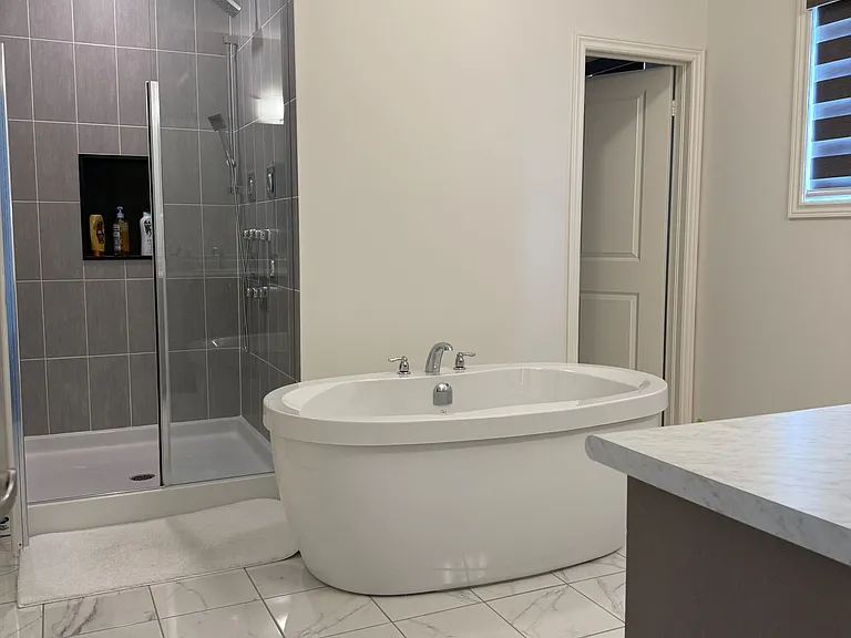 2111 Crystal Dr — Photo 29