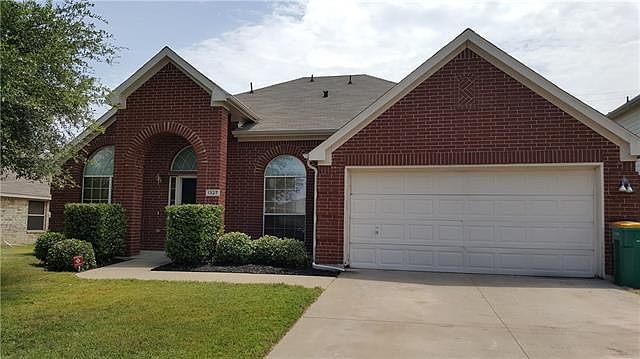 1st image of 1327 Calvert Dr