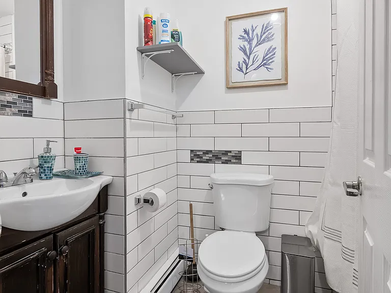 611 Linwood St #2 — Photo 13