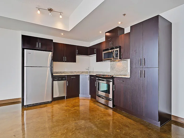 135 13th Ave SW #911 — Photo 8