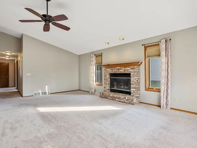 1324 Bluebird Ct — Photo 1