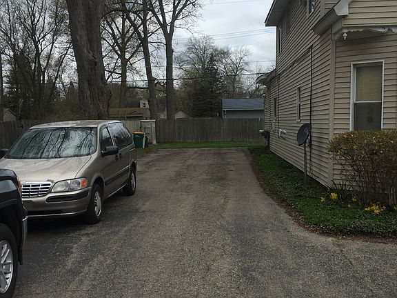 3rd image of 21639 Roosevelt Ave