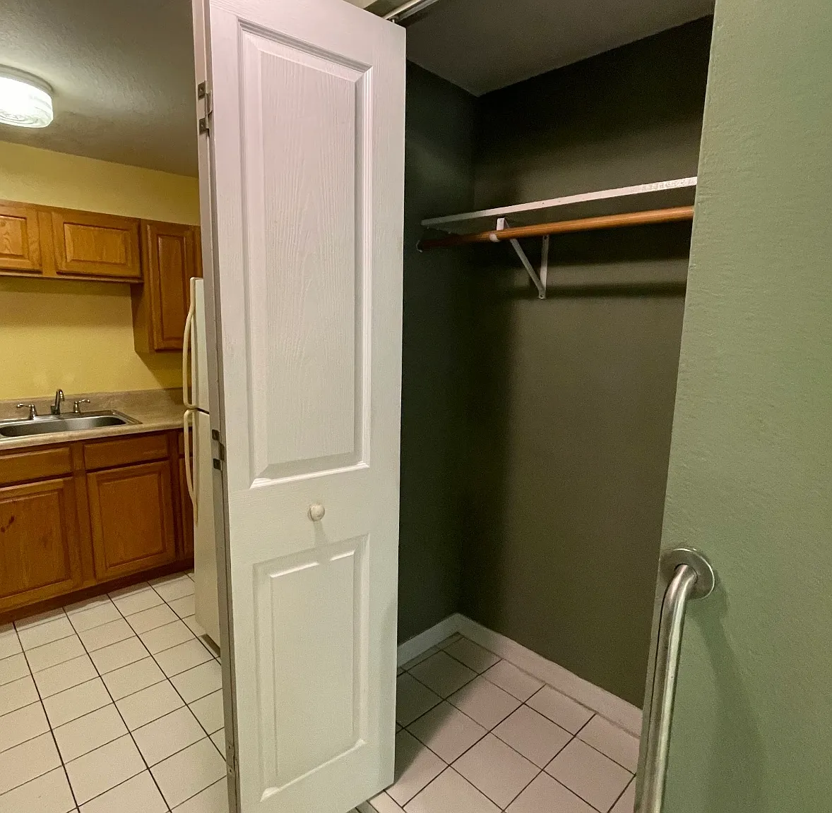 7210 1/2 N Duncan Ave — Photo 4
