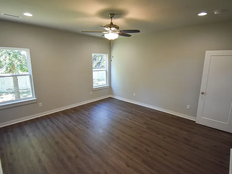 467 N Tacoma St — Photo 12