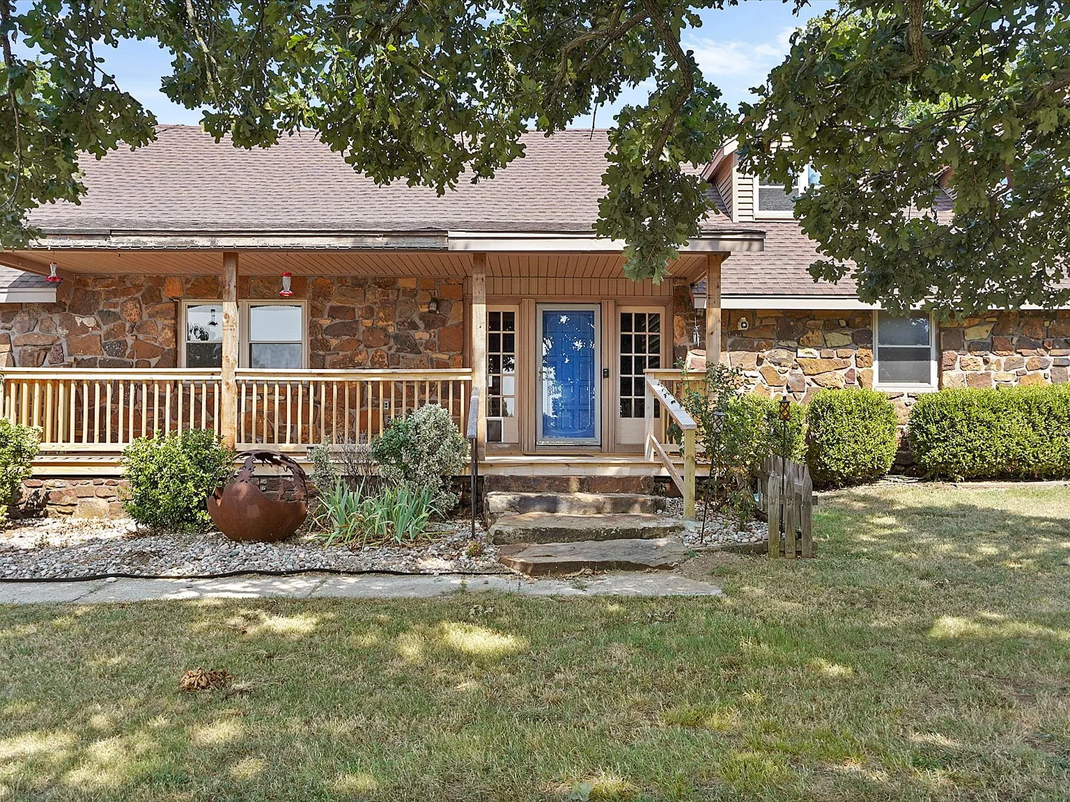3 bed, 2.5 bath, 2560 sqft, $3,200 — Photo 4