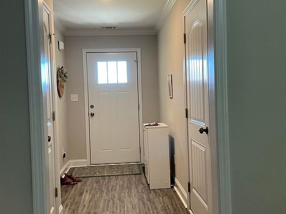 2nd image of 613 Broderick Cir