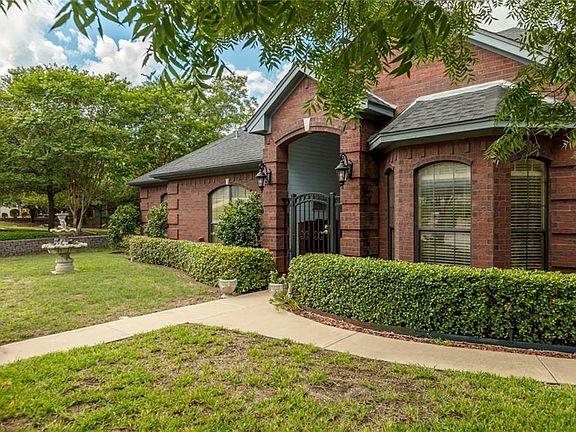 4th image of 2021 Country Brook Dr