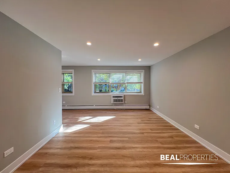 452 W Oakdale — Photo 74