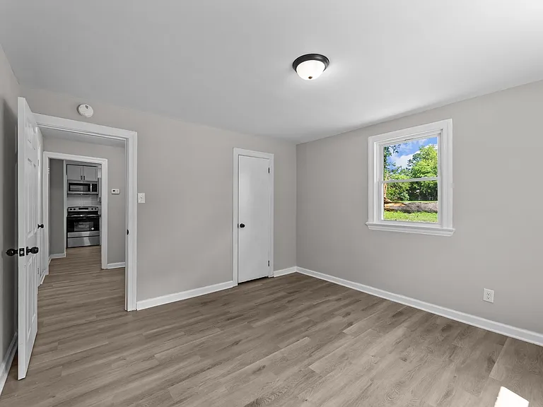 1424 Springbrook Dr — Photo 8