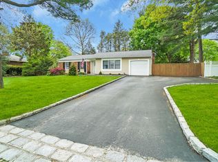 26 Lillian Rd, Nesconset, NY 11767