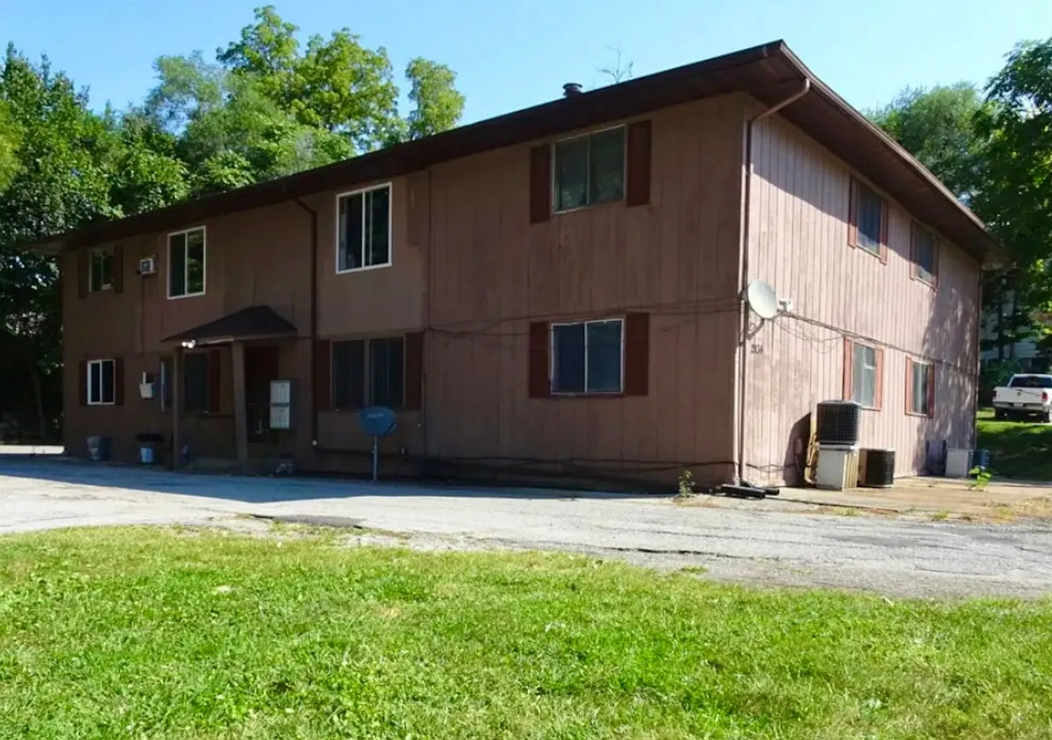 ET2134 E Locust St — Photo 1