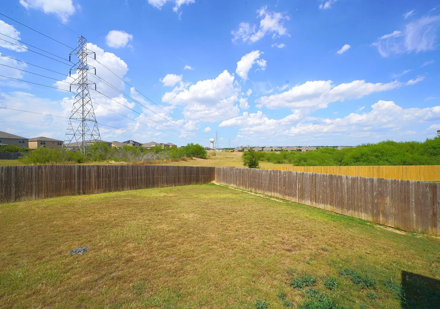 Spacious 5-Bedroom Home with Game Room - Realtor Commission: $500 — Photo 1
