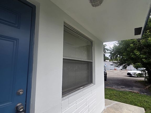 4th image of 237 SE Park St APT D