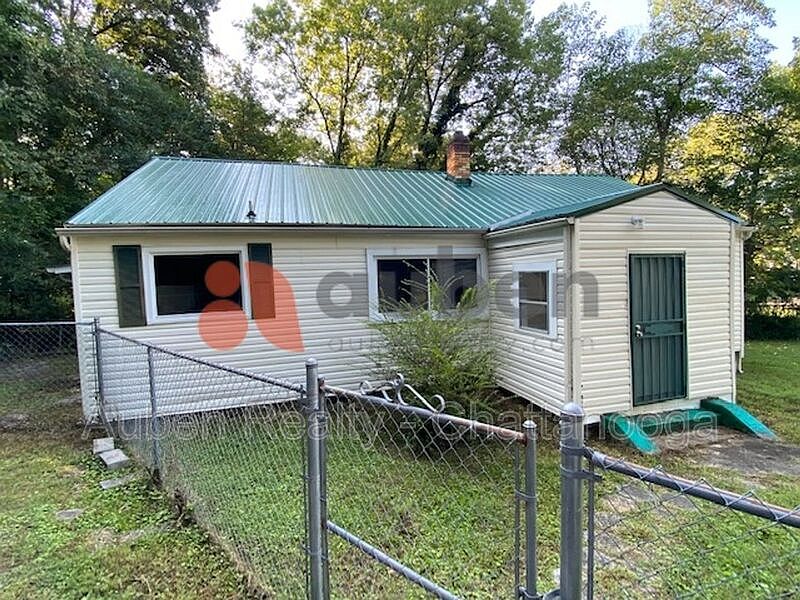 1st image of 1402 Lillian Ln