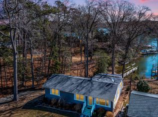 1302 S Glebe Rd, Montross, VA 22520