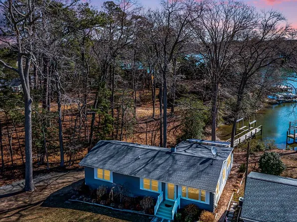 1302 S Glebe Rd, Montross, VA 22520