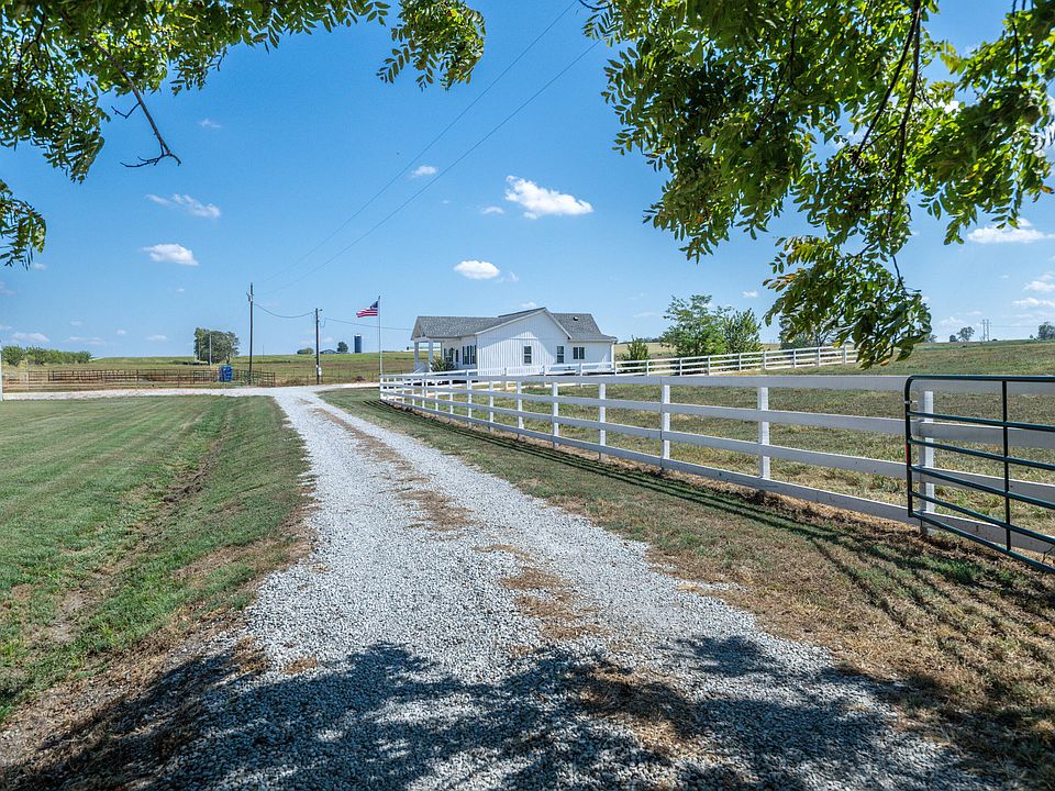 1st image of 1584 E 517th Road