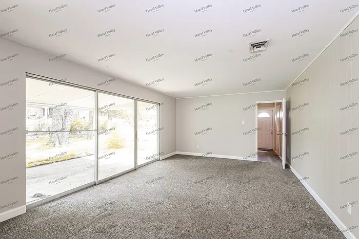 660 Brookstone Dr — Photo 5