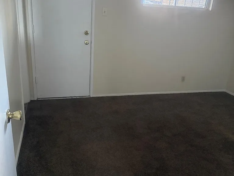 Plaza Manor Apartments — Photo 9