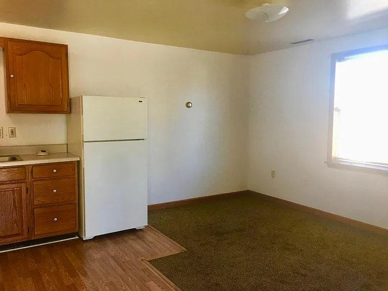 300 Bolling St #B — Photo 3