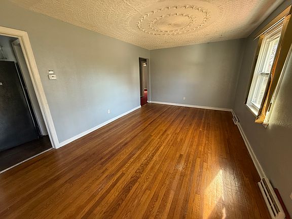 3rd image of 2605 Harold Ave
