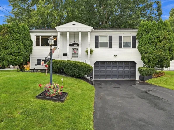 1369 Wakefield Dr, Hermitage, PA 16148