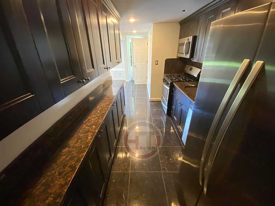 1st image of 2431 Young Ave #1