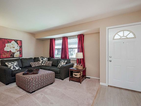 3rd image of 214 Bitterwood Dr