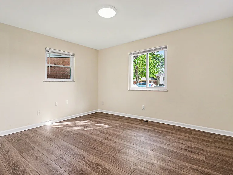 950 Harkin Dr — Photo 5
