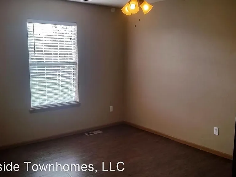Courtside Townhomes — Photo 5