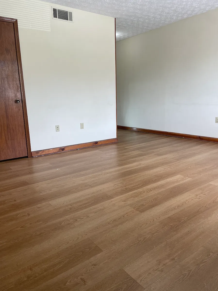 Building Photo - 105 Mayflower Rd #0