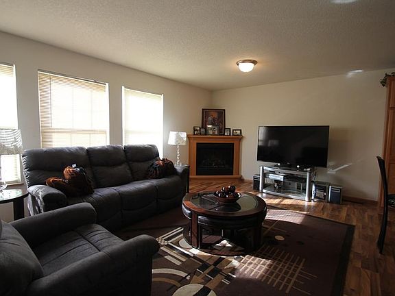 4th image of 1074 10th Ave NW