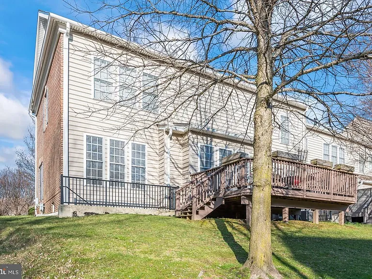 304 Arthur Ct — Photo 31