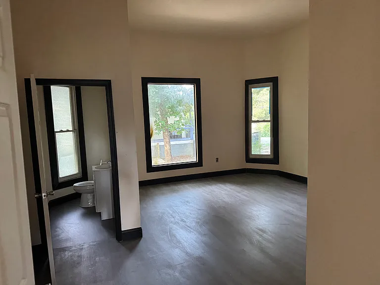 411 S McClure St — Photo 11