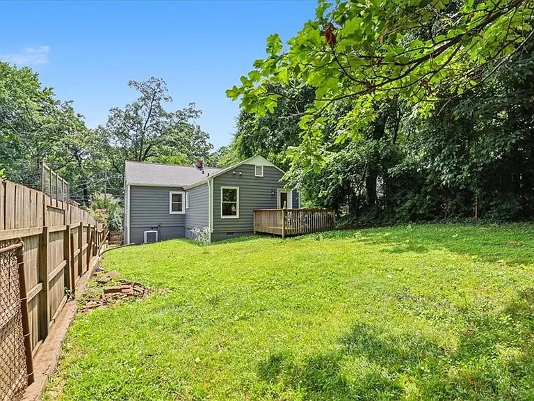 1464 Hawthorne Ave NW — Photo 36