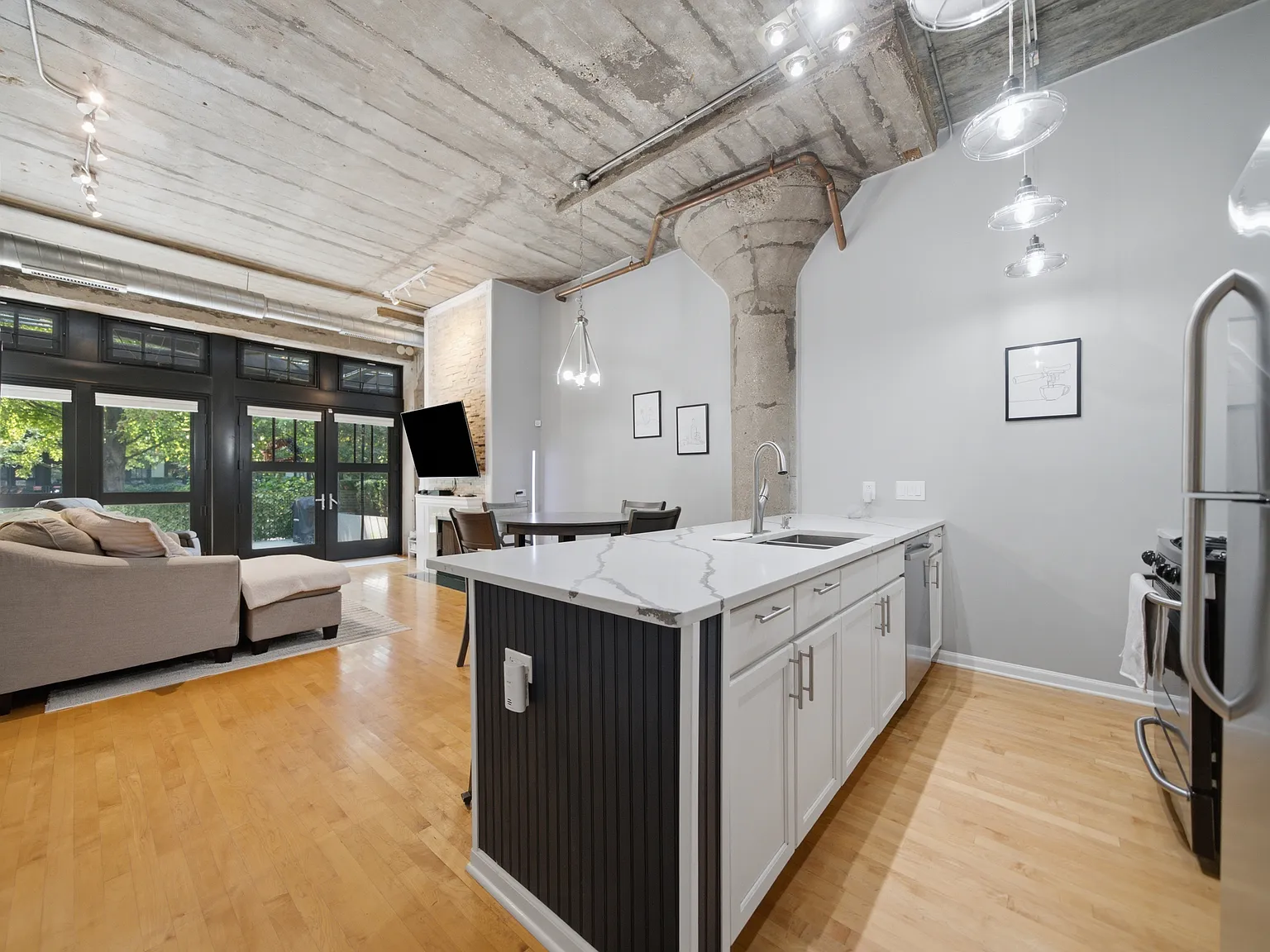 2 bed, $3,395 — Photo 2