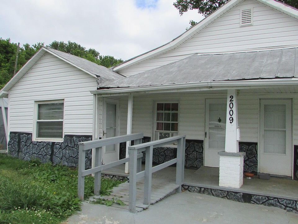 1st image of 2009 Lowell Dr