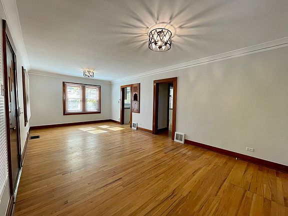 4th image of 2231 S High St