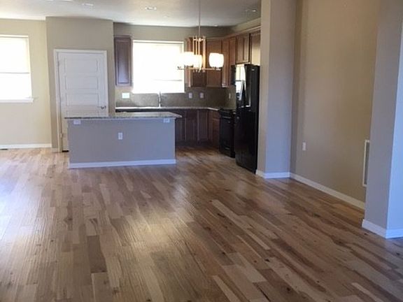 4th image of 1034 Griffith St