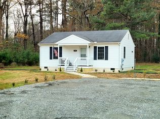 118 Gaskins Rd, Weems, VA 22576
